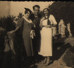 Papà con due amiche